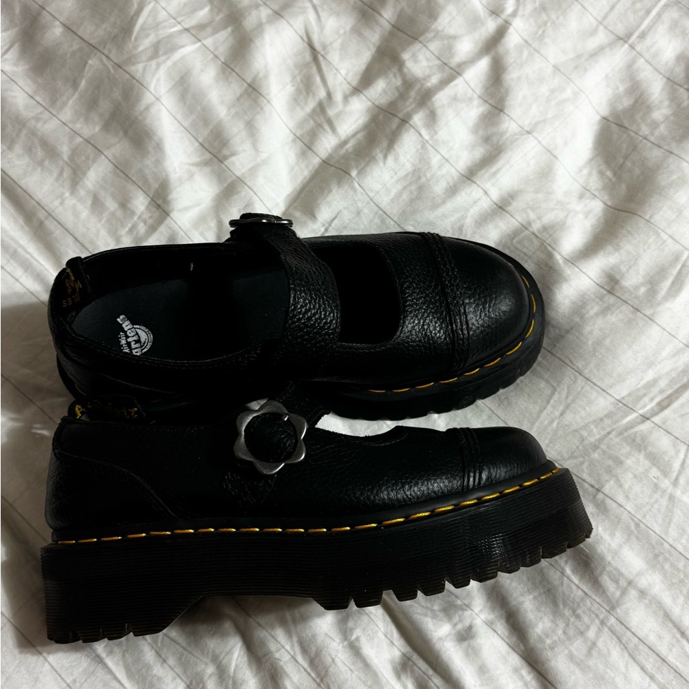 ADDINA FLOWER BUCKLE LEATHER PLATFORM SHOES